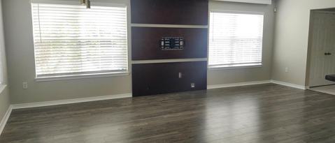 Foto del edificio - 6351 Cottage Woods Dr