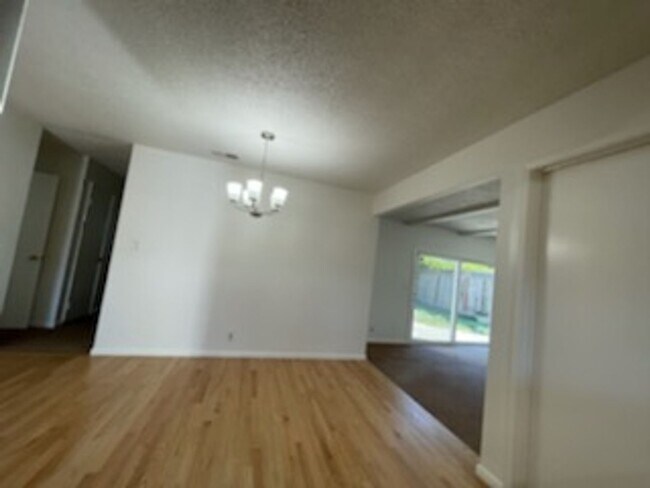 Building Photo - Adorable Home with Lots of Upgrades!