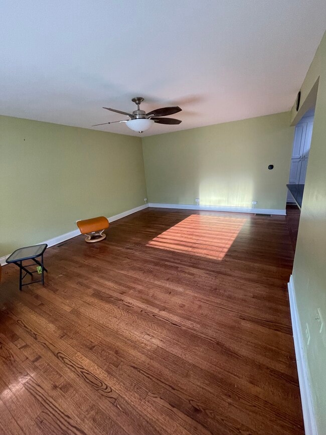 Living room - 875 S Addison Rd