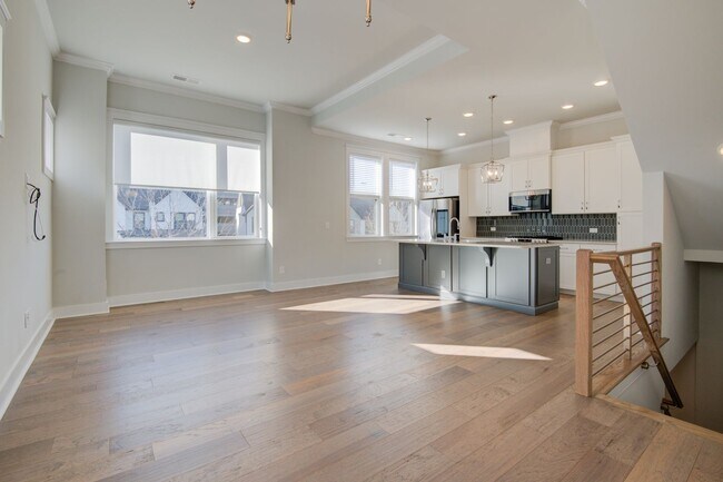 Building Photo - Modern Elegance in Waverly: 4 Bed, 3.5 Bat...