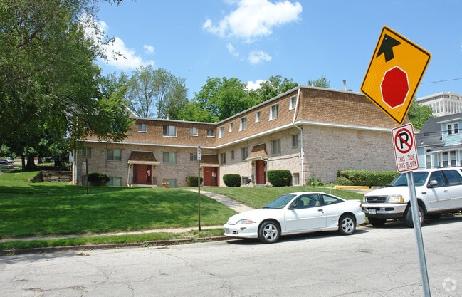 Plaza Court Apartments - Plaza Court Apartments