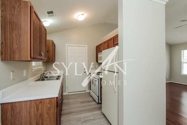 Foto del edificio - Cozy 3 BD 2 BA Home