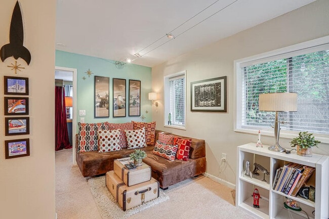 Building Photo - 649 El Centro Rd