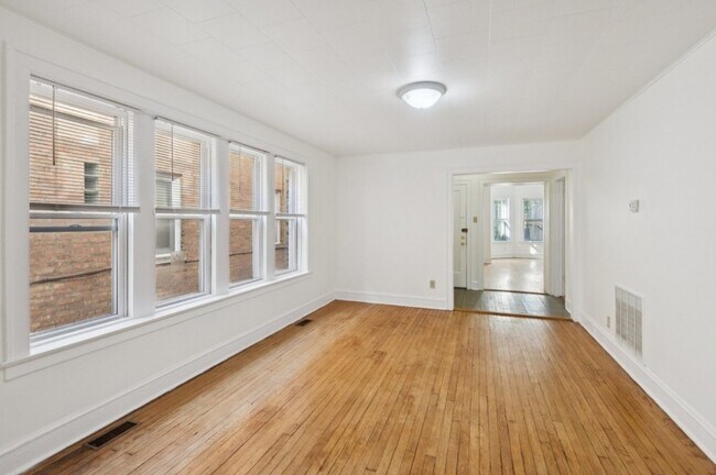 Foto del edificio - 2249 W Arthur Ave