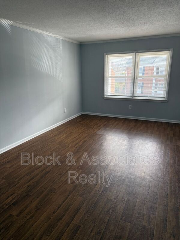 Building Photo - 500 N Church St