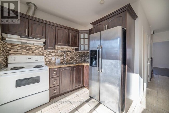 Building Photo - 1111 Gerrard St E