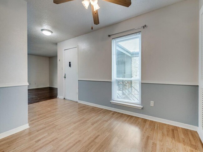 Foto del edificio - 6414 Woodway Dr