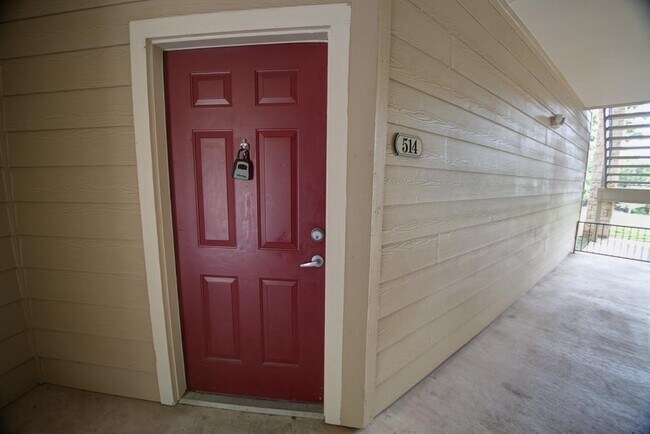 Foto del edificio - 2320 Gracy Farms Ln