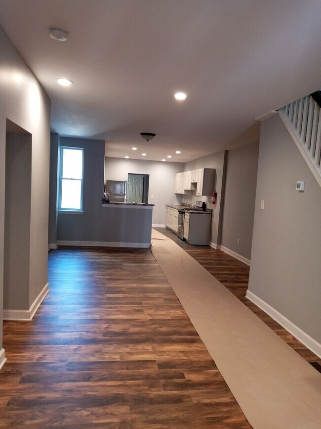 Photo - 5822 Hadfield St House