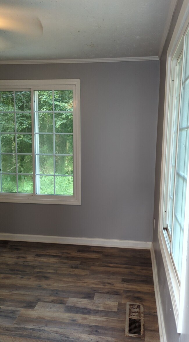 Sala de estar en esquina - 2226 shady grove road