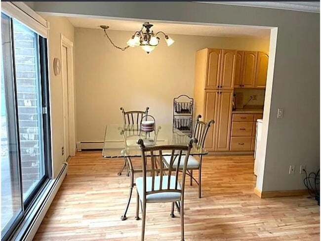 Building Photo - 4560 Cedar Lk Rd S