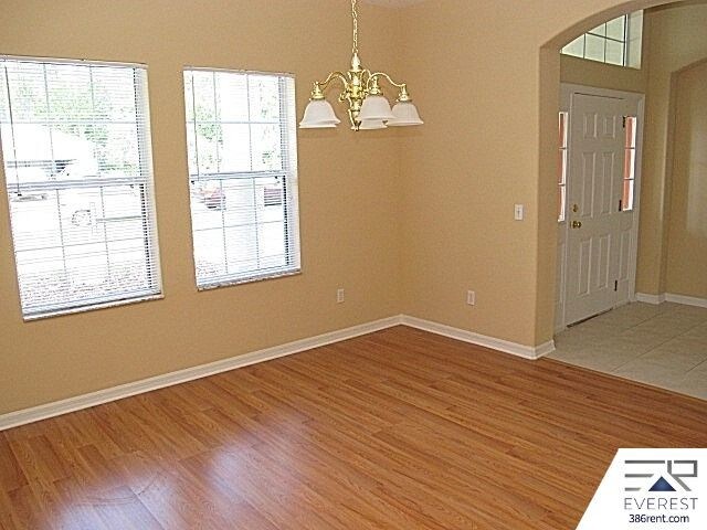 Building Photo - SPACIOUS 4/3/2 IN DESIRABLE SEMINOLE WOODS