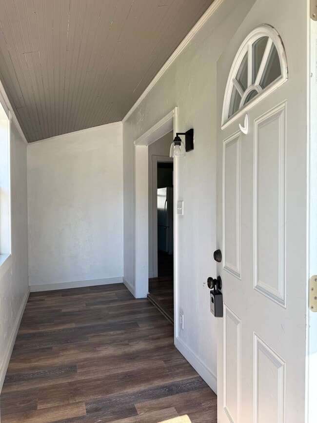 Building Photo - Three-Bedroom Home located in Oshkosh