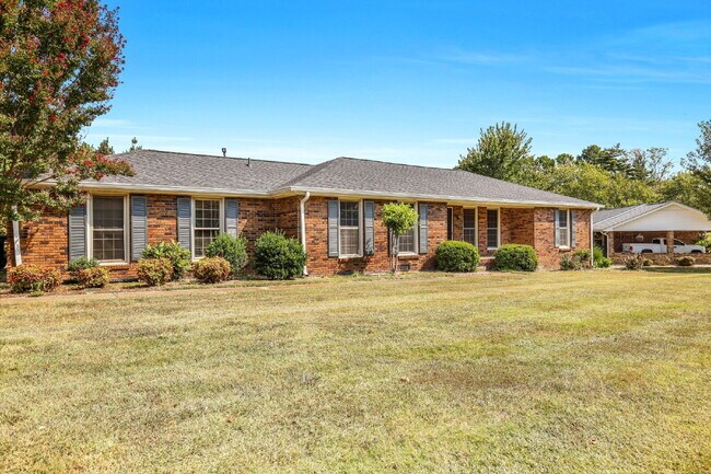 Foto del edificio - 3 Bedroom/2 Bathroom Home in Springfield