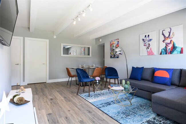 Foto del edificio - 1020 N Victoria Park Rd