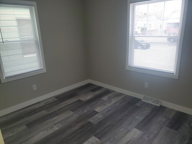 Foto del edificio - 439 S Illinois St