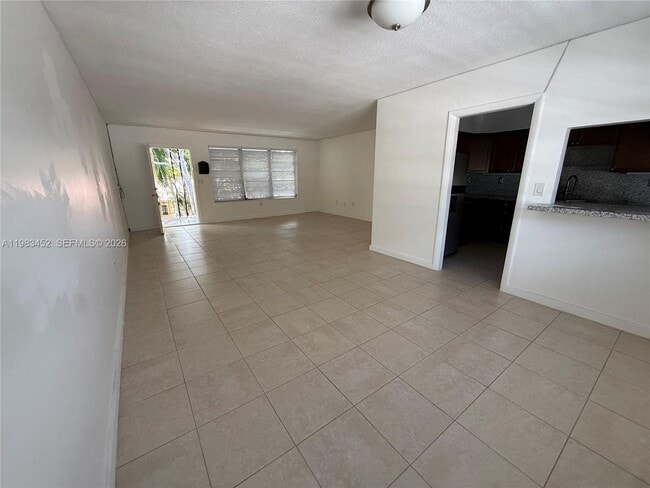 Building Photo - 705 NE 92nd St