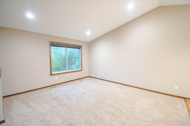 Building Photo - 6736 Clarkia Dr NW