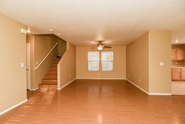 Foto del edificio - Beautiful 2-Story Home with Hardwood Floors