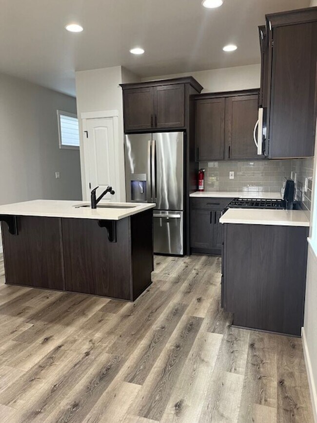 Foto del edificio - Coming soon - 3 Bedroom 2.5 Bath Newberg OR