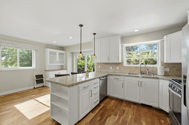 Building Photo - 12 E 500 S
