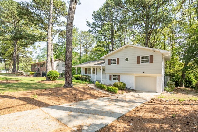 Foto del edificio - 6310 Thornhedge Dr