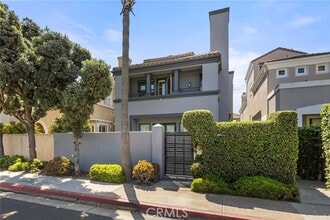 Building Photo - 406 Goldenwest St