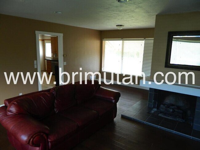 Building Photo - 624 E 4800 S