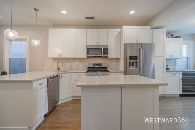 Foto del edificio - 2344 N Oakley Ave