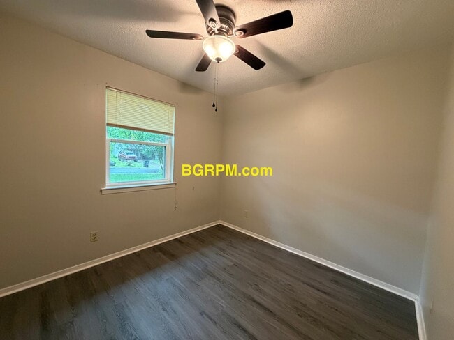 Foto del edificio - 3 BD 1.5 BA