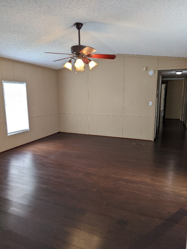 Foto del edificio - 4601 Hazard Rd