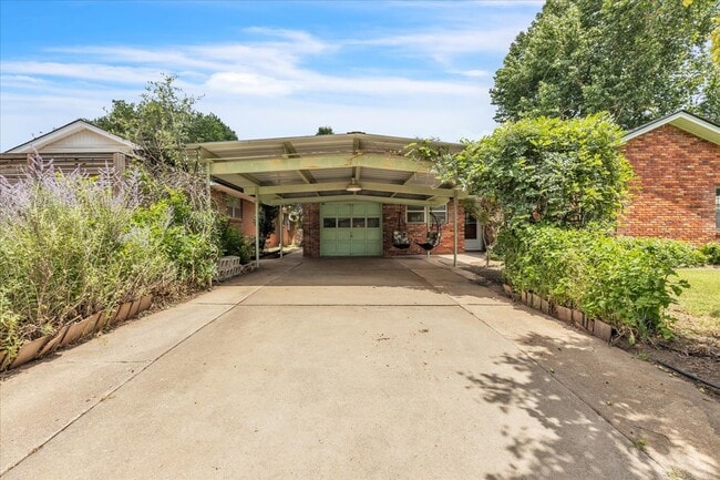Photo - 2037 NW 47th St (Oklahoma City, OK) House