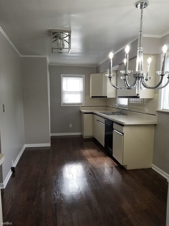 Foto del edificio - 3 br, 1 bath House - 4601 Clintonville Rd
