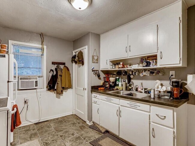 Foto del edificio - 4366 Shoreline Dr