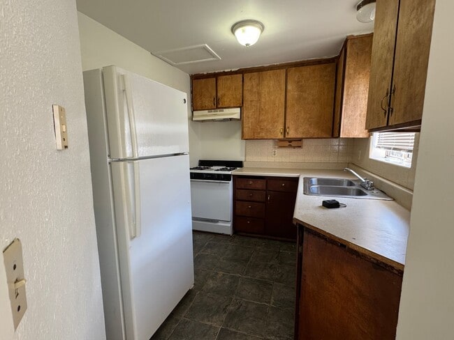 Building Photo - One Bedroom Apartment In Garden Acres Area