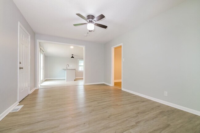 Building Photo - 3 BR / 2.5BA | Updated Single Family Home | 2-Car Garage Parking | Private backyard!
