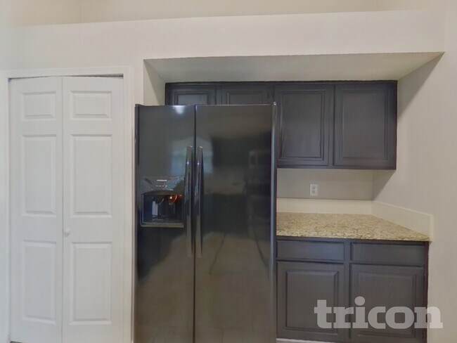Foto del edificio - 8115 Mactavish Way E