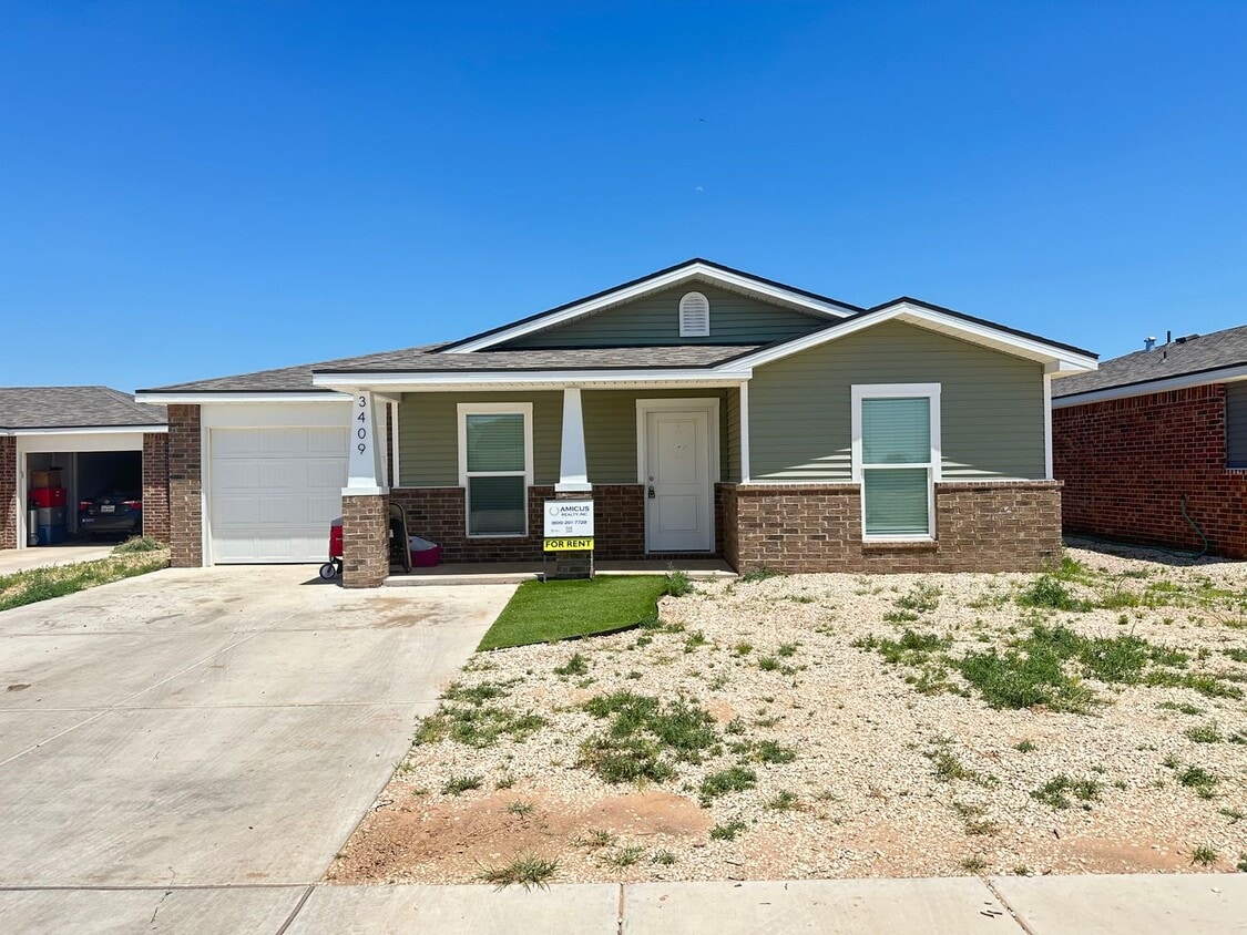 Foto principal - Available October 8th- in Upland West.