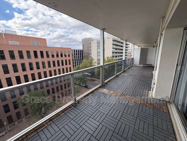 Foto del edificio - 888 Logan St