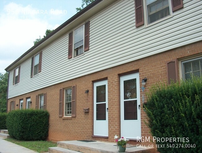 Photo - 956 Niagara Rd Townhome