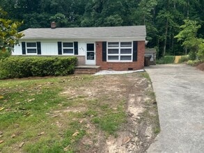 Building Photo - 202 Crest Rd
