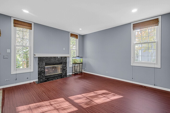 Building Photo - 436 W Parkside Dr