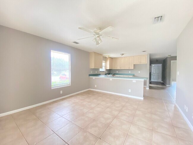 Building Photo - 13932 Morning Glory Dr