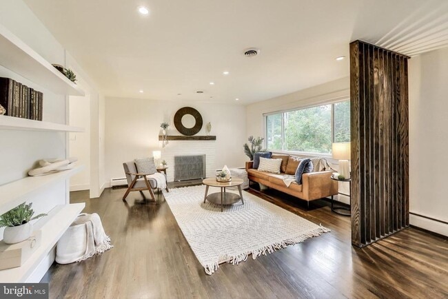 Building Photo - 4422 Neptune Dr
