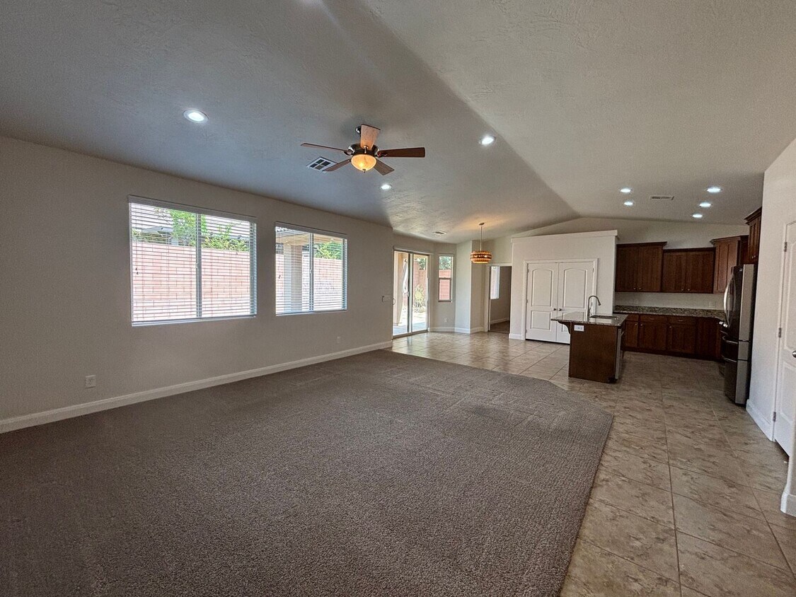 Foto principal - SPACIOUS HOME FOR RENT!