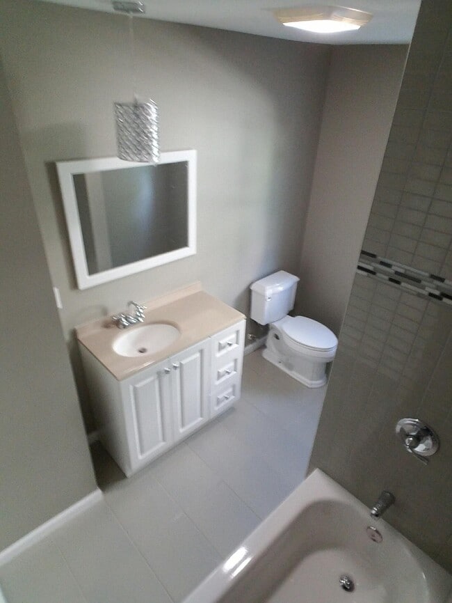 Foto del edificio - 466 Burritt Ave