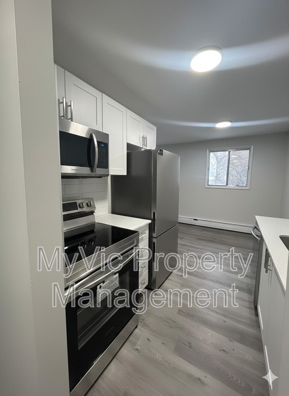 Building Photo - 9120-9149 149 St