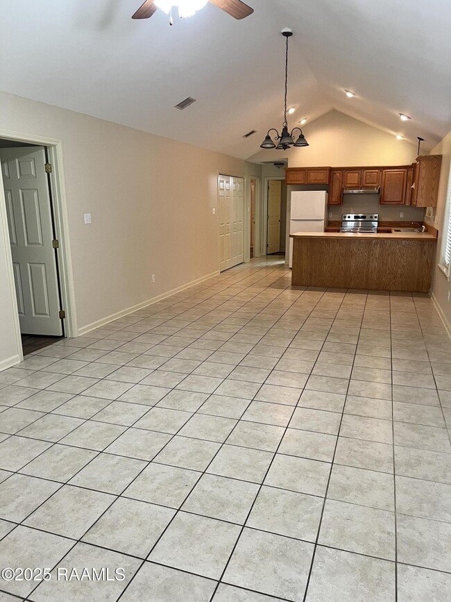 Building Photo - 405 Langley Dr