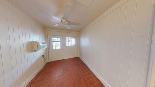 Building Photo - Charming Detached 1-Bedroom