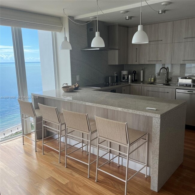Building Photo - 881 Ocean Dr